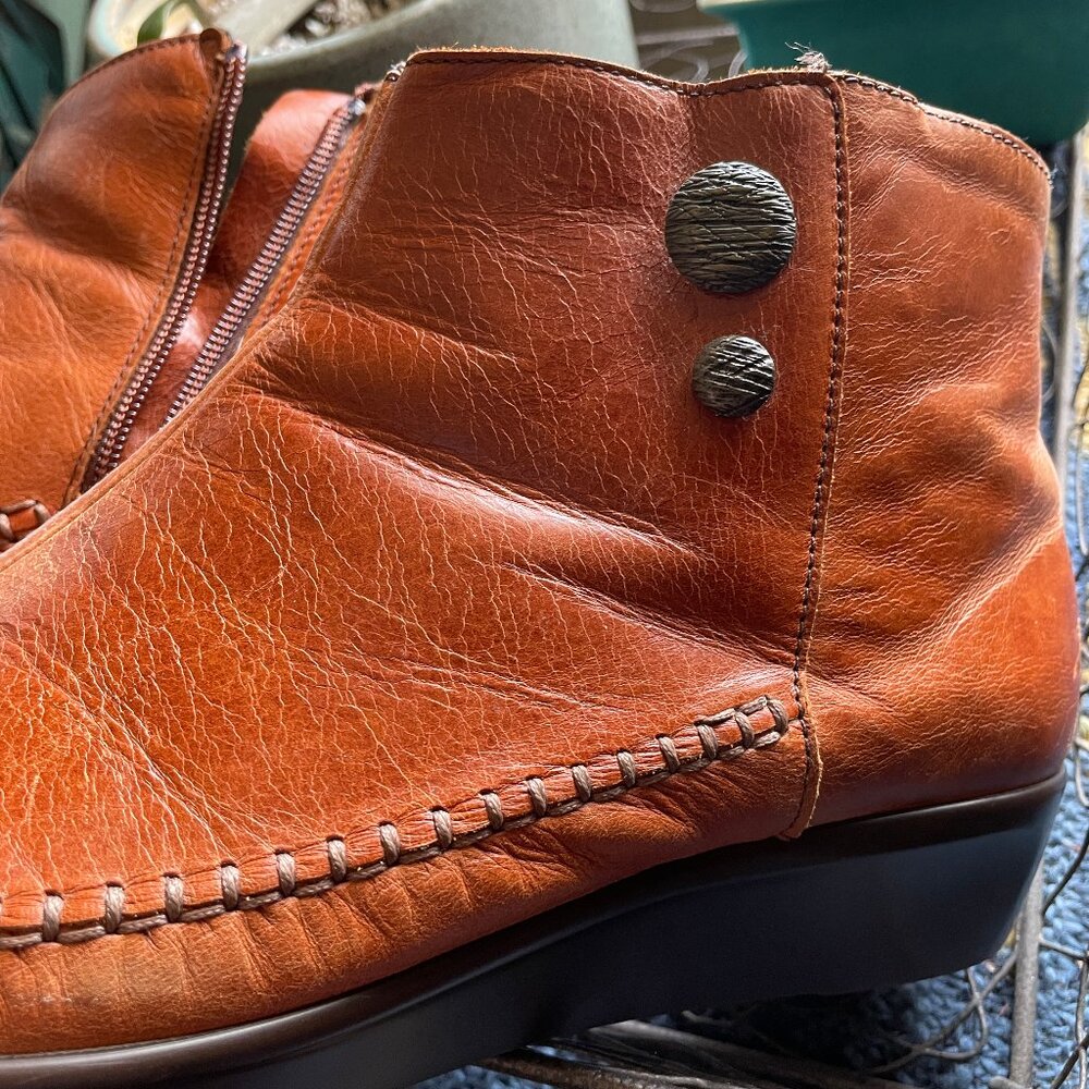 SAS Jade Chestnut zipper booties 8.5 wide - LEATHER